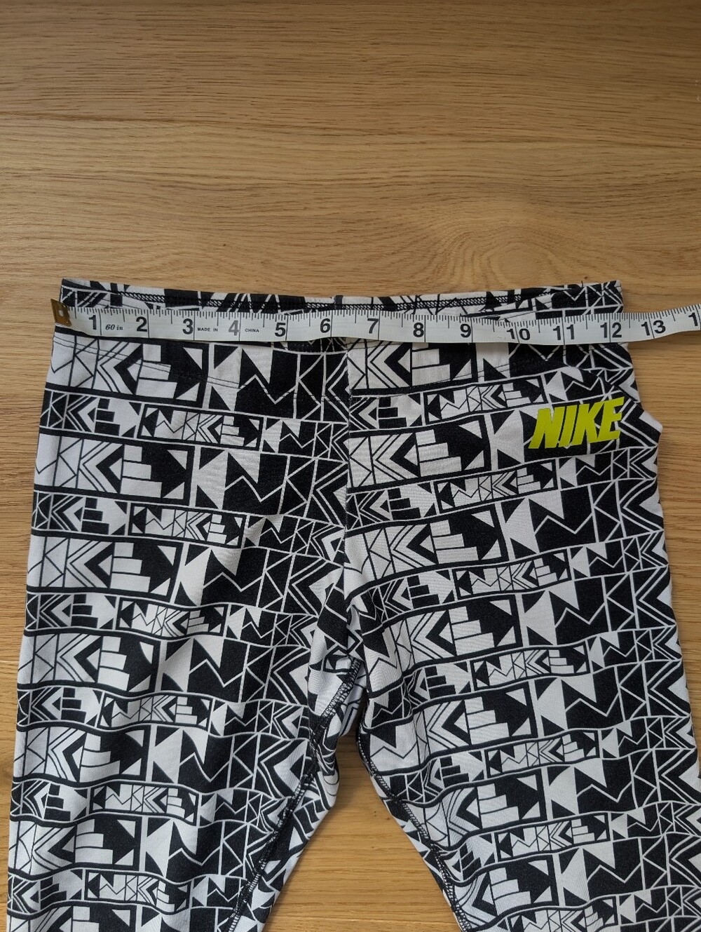 RARE Nike Patterned Leggings - Picture 5 of 8